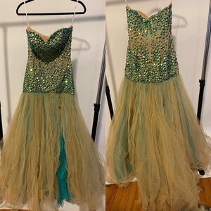 Gorgeous Strapless Prom Dress